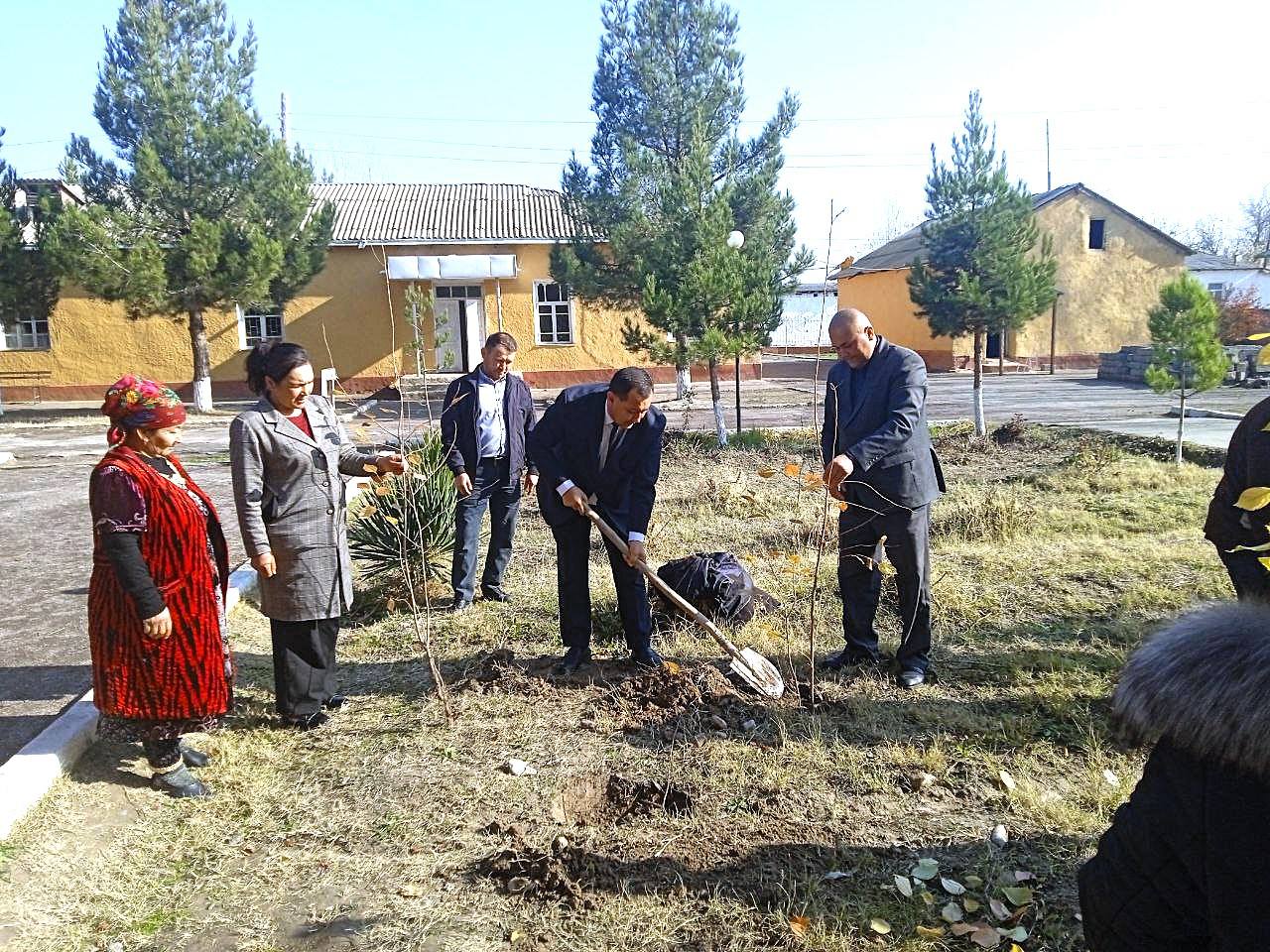 Institut va maktablar hamkorligi davom etmoqda